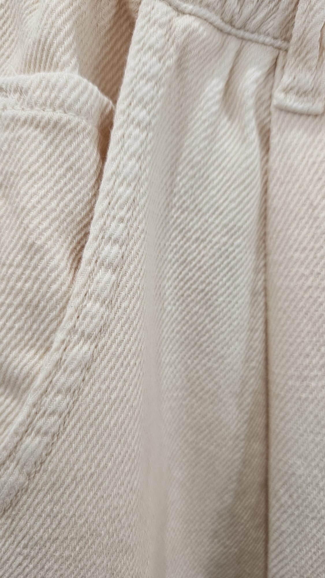 Pantalón denim beige