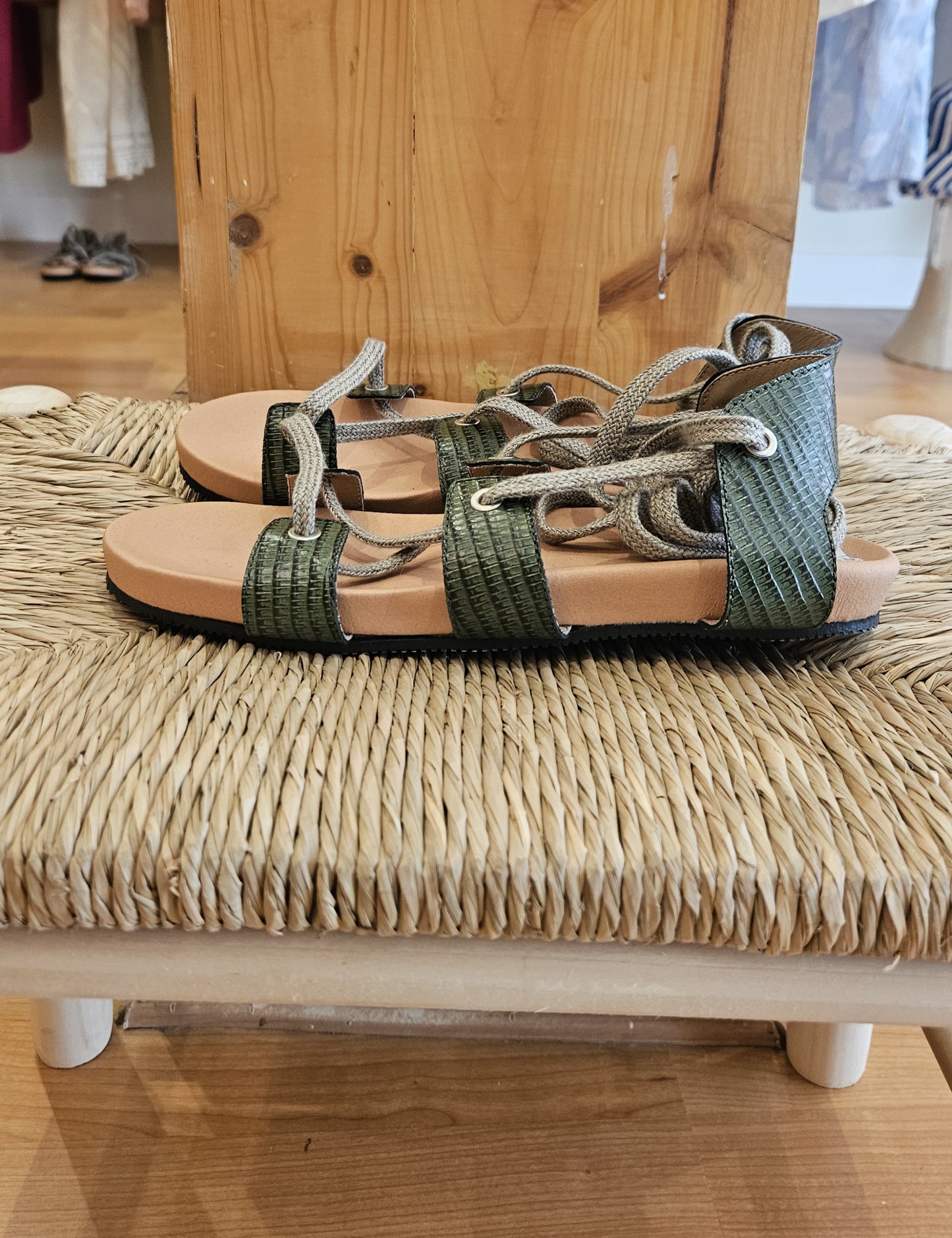 Sandalias Piel Efecto Pitón Verde Musgo