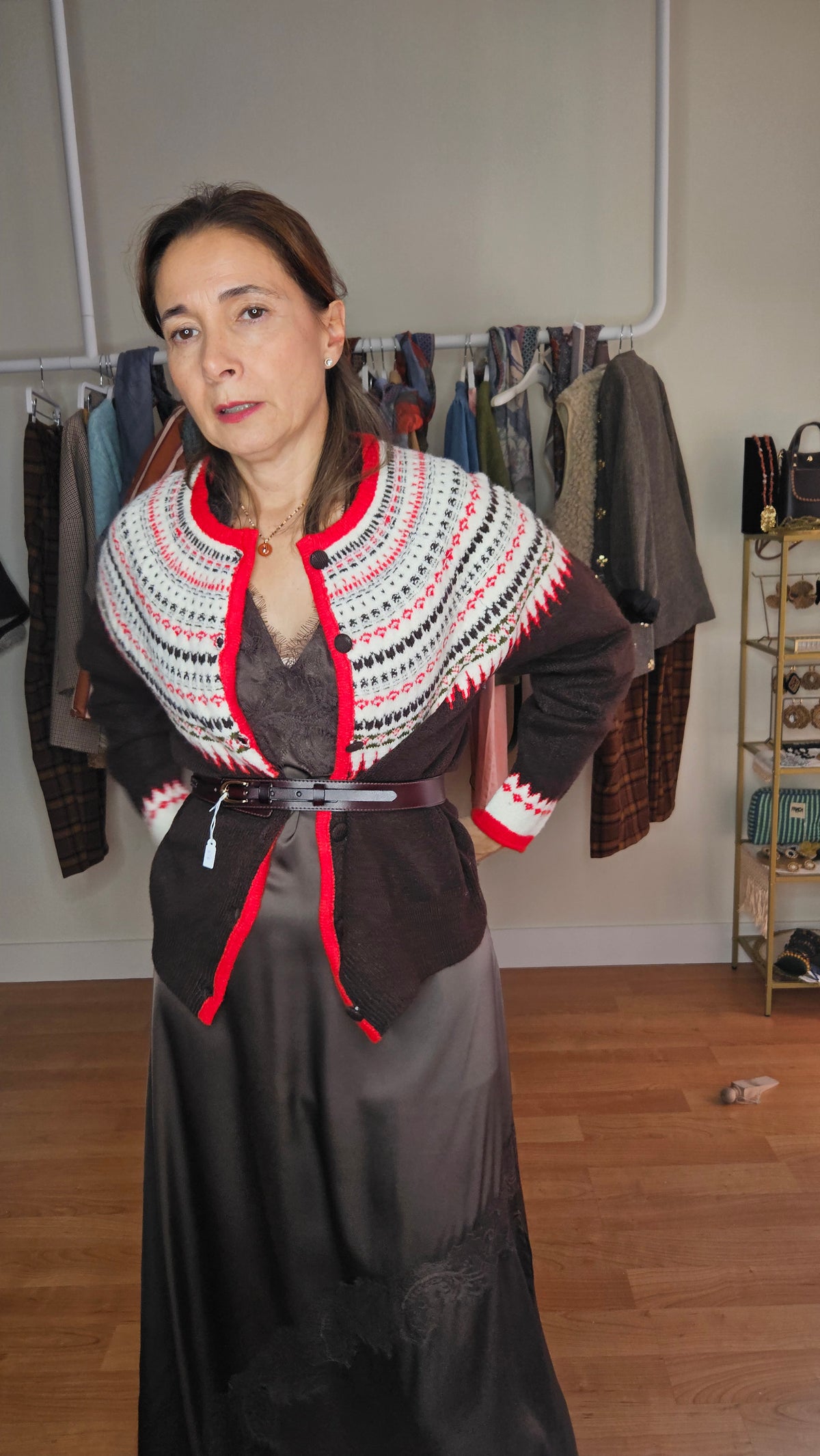 Chaqueta Punto Chocolate Cenefas Rojas
