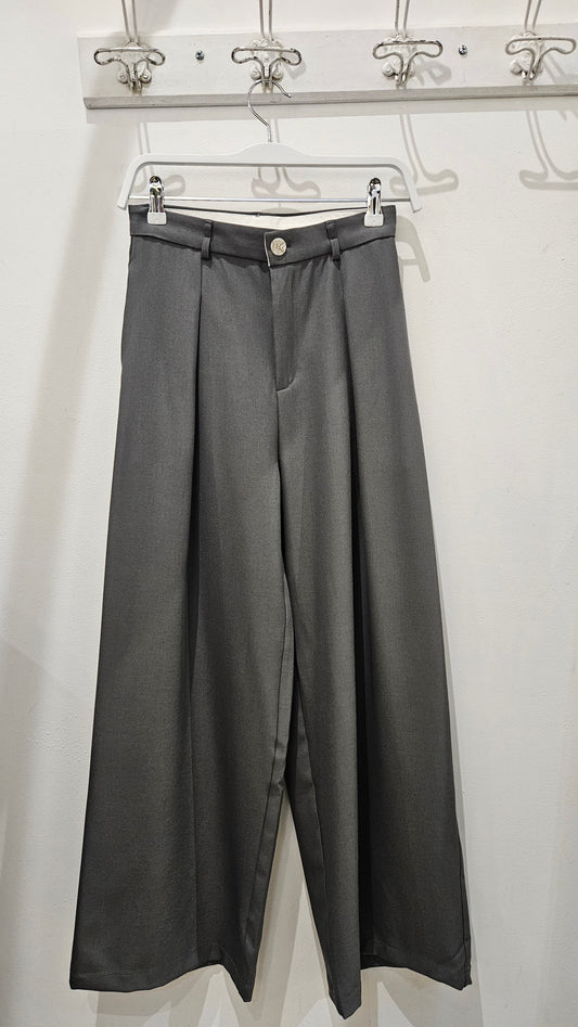 Pantalón pinzas gris