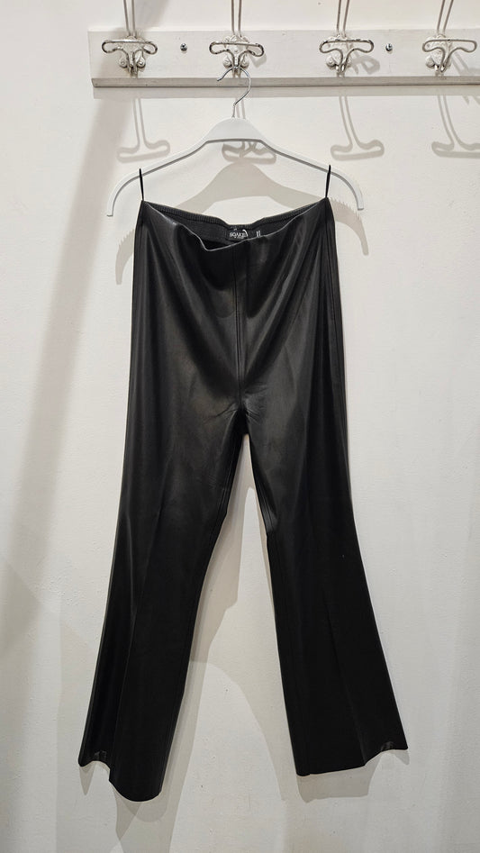 Pantalón efecto piel negro