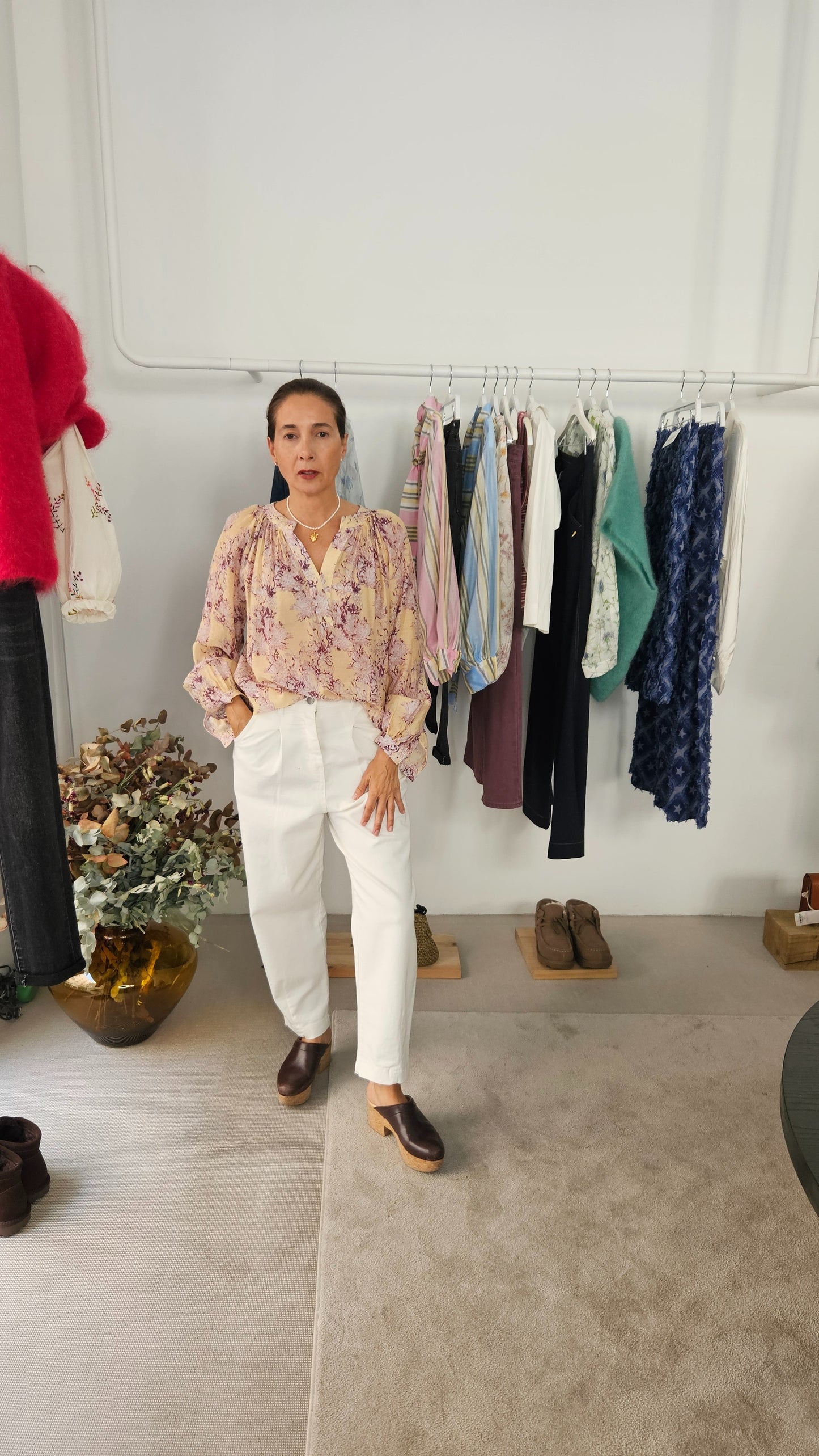 Blusa Vainilla Estampada Flores Burdeos Suela