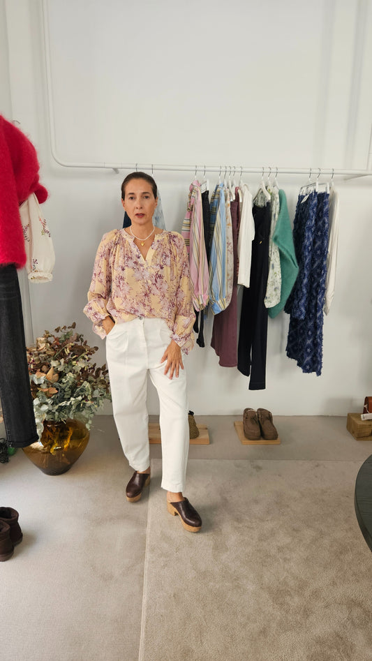 Blusa Vainilla Estampada Flores Burdeos Suela