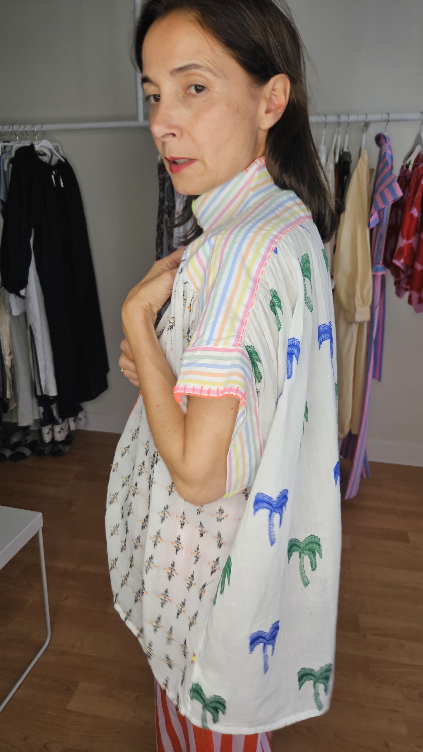 Camisa Blanca Bordado Multicolor