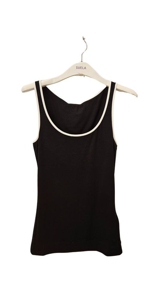 Camiseta Negra Ribete Blanco