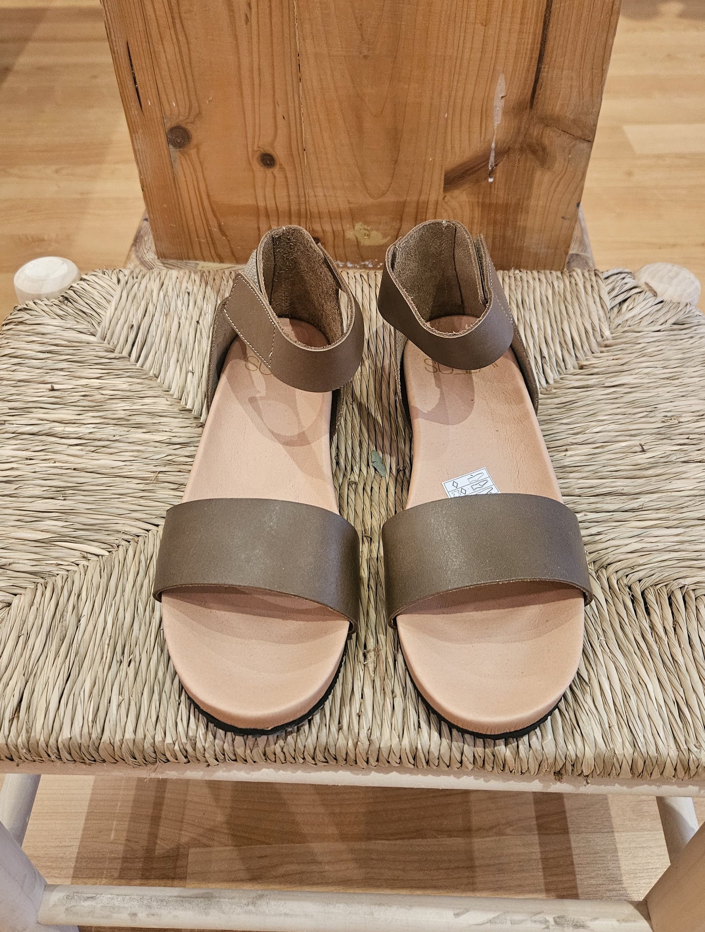 Sandalia Tira Ancha Kaki