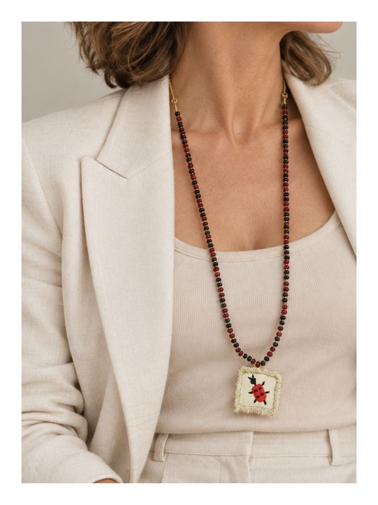 Colgante Piedras y Bordado Mariquita