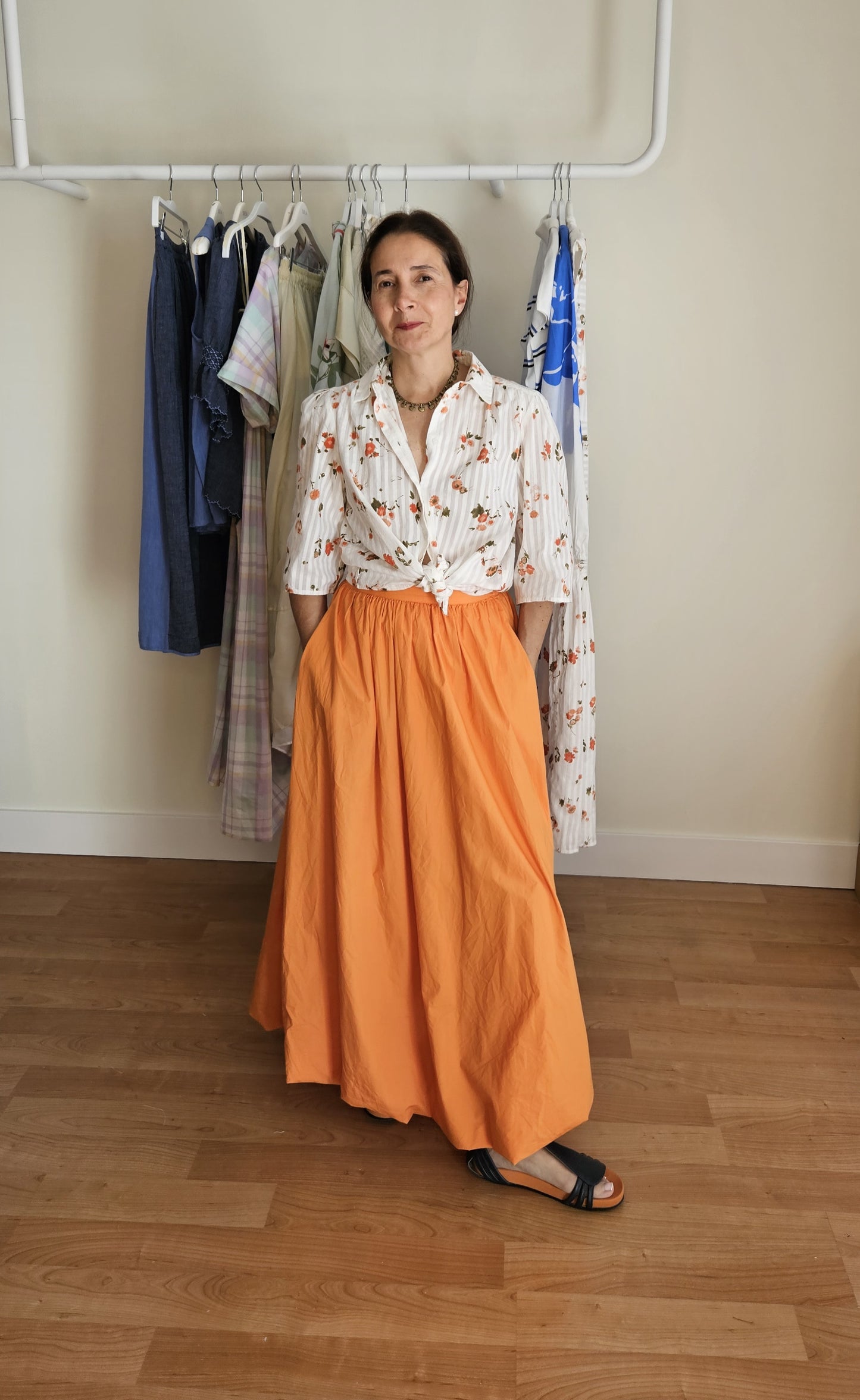 Camisa Beige Flores Naranja
