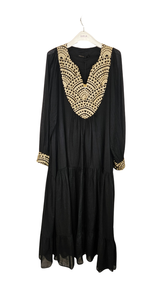 Vestido Negro Bordados Dorado