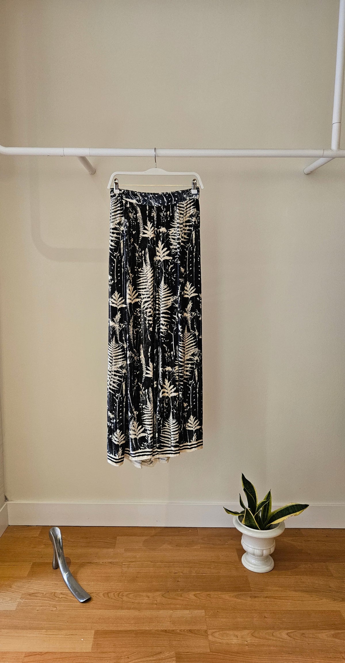 Pantalón Terciopelo Estampado Gris