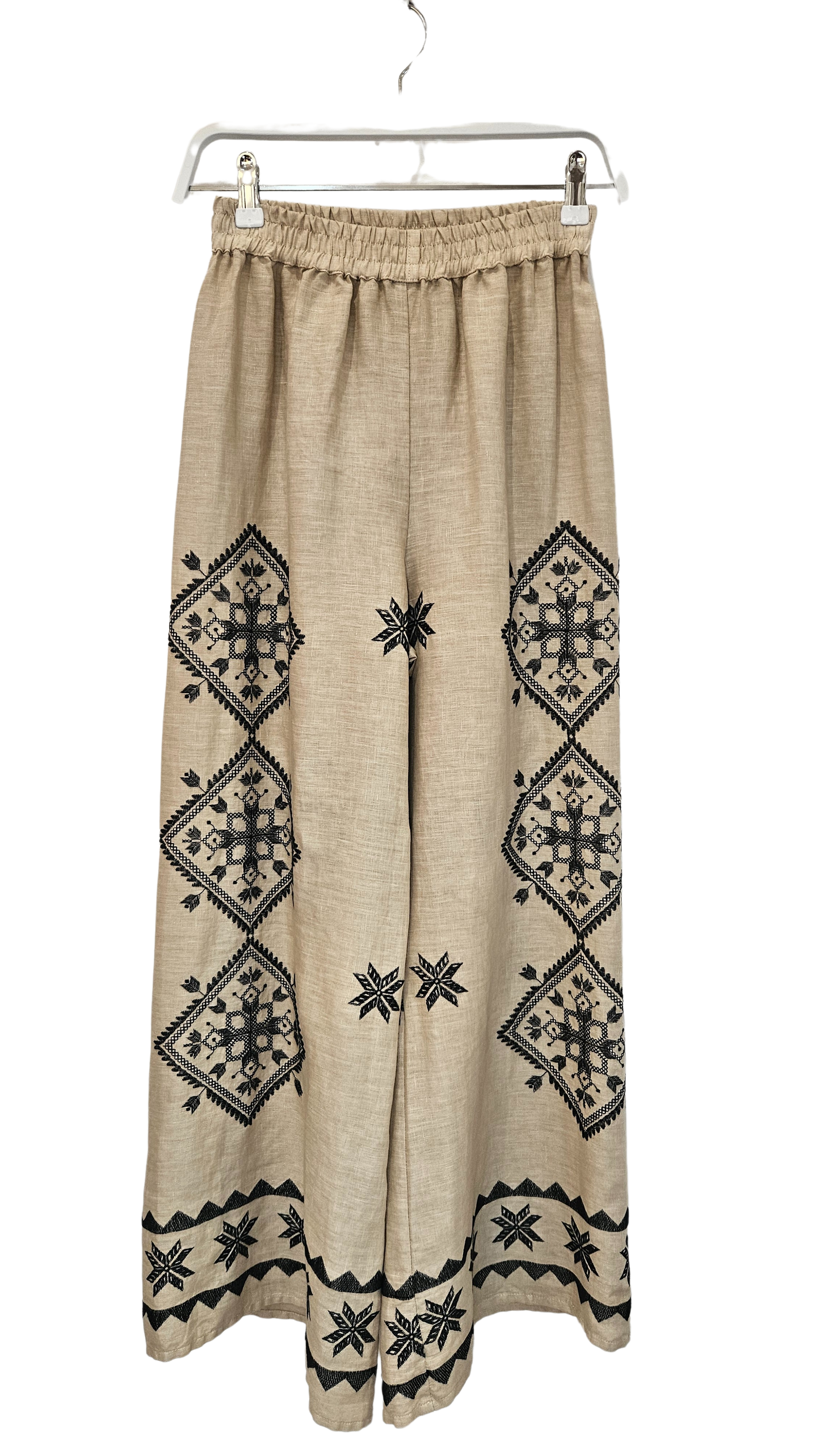 Pantalón Beige Bordado Negro