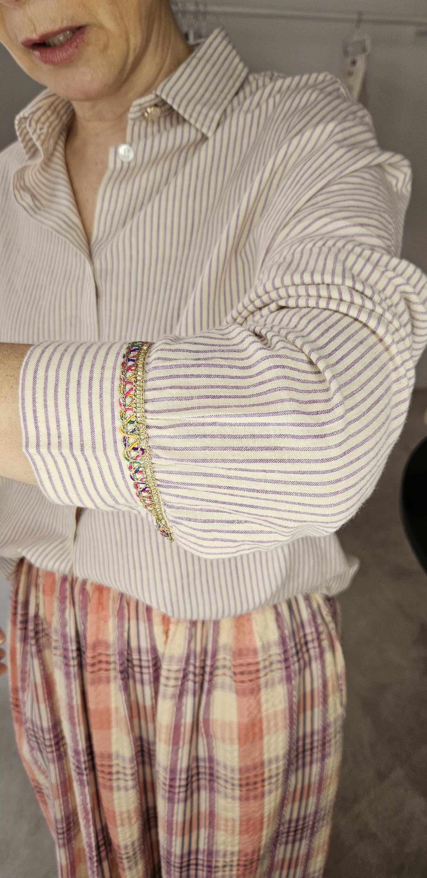 Camisa Rayas Bordados Puño