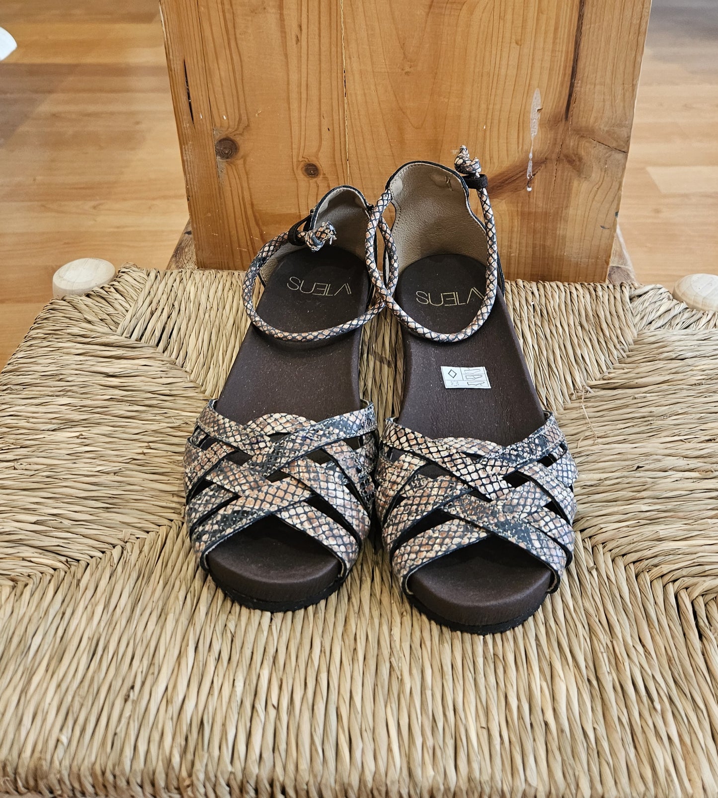 Sandalias Tiras Serpiente Marrón