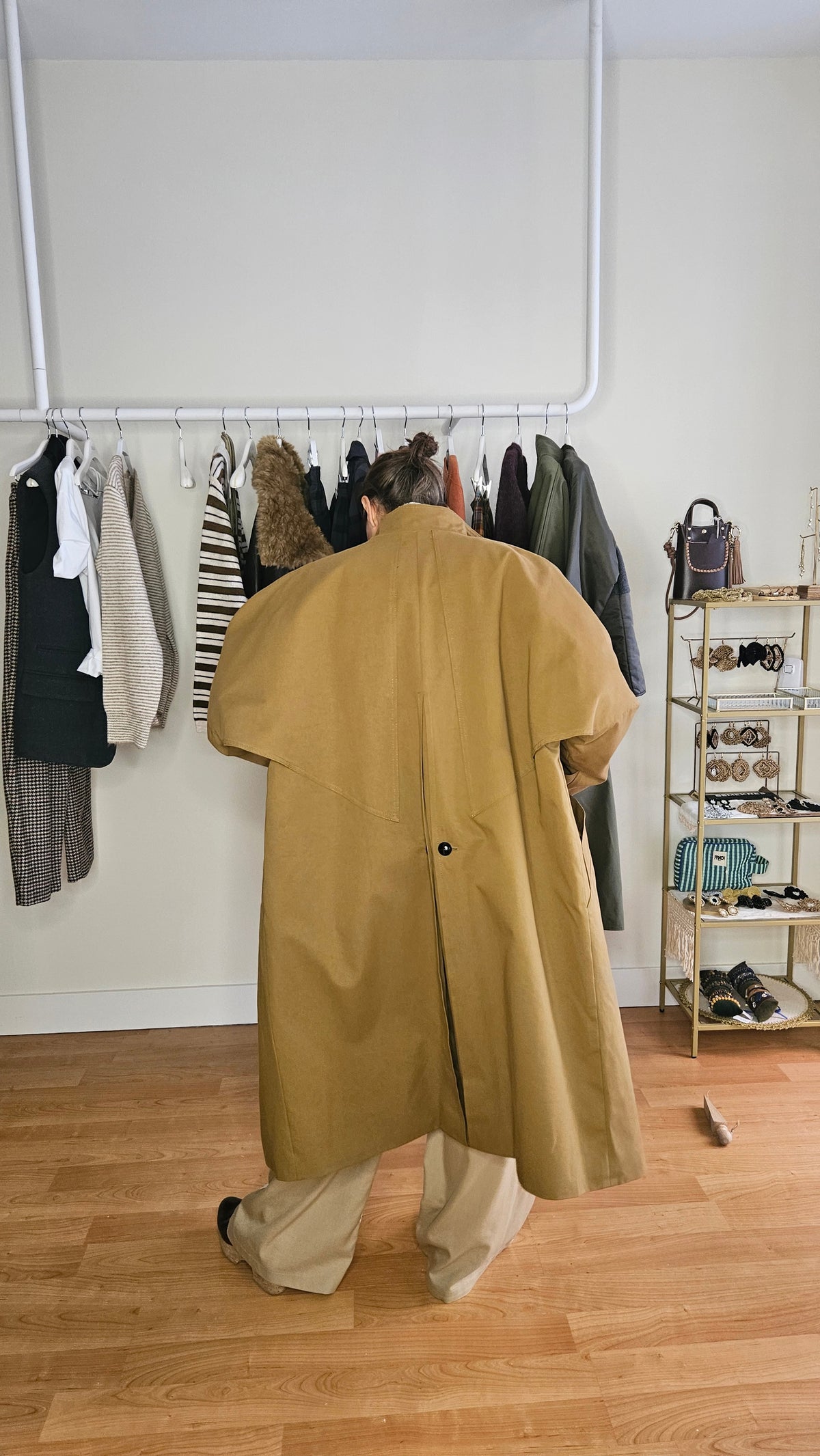 Gabardina Over Camel
